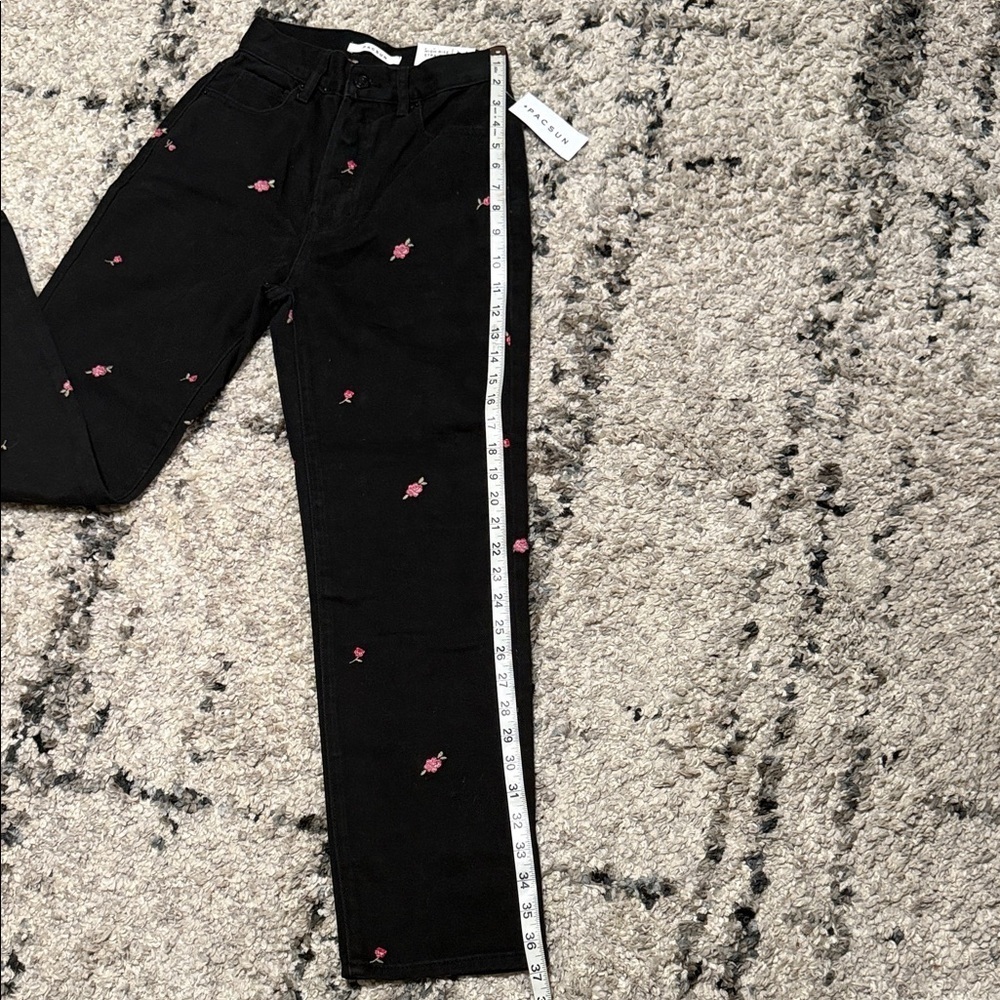 PacSun Black Cropped Jeans with Pink Details - Picture 7 of 12